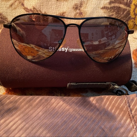 Stüssy Aviator Sunglasses w/case - Picture 4 of 9